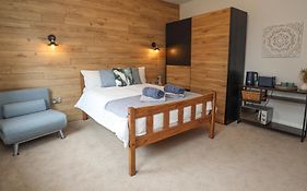 Aqua Nest Eastbourne - En-Suite, Free Parking, Kitchen